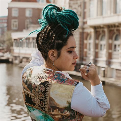 How many Dreads do I use on my head?