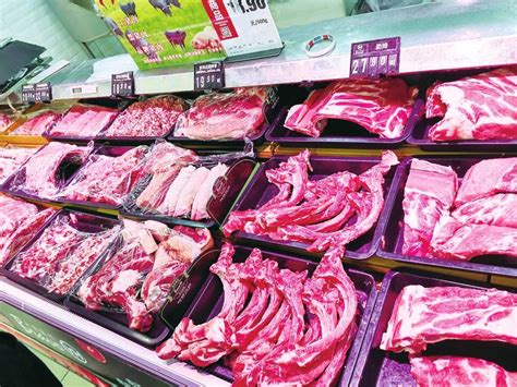 郑州商超里，猪肉比上个月一斤最多降了12元-大河网