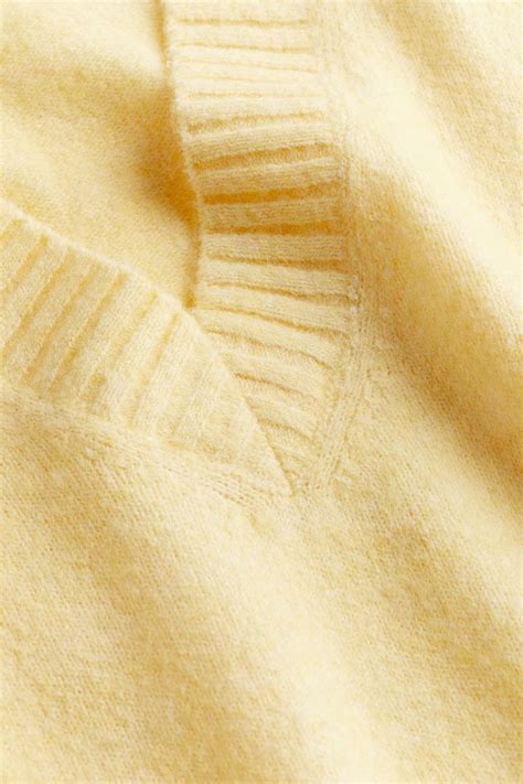 Women's Yellow V-neck jumper | H&M IN
