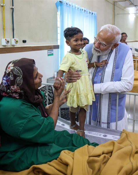 PM Modi visits landslide affected areas of Wayanad, assures Centre's ...