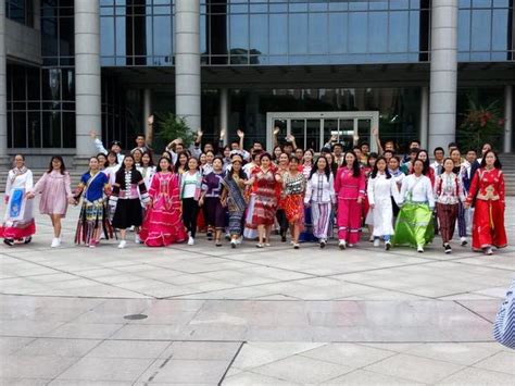 中南民大56个民族学生拍了一张“全家福”_武汉_新闻中心_长江网_cjn.cn