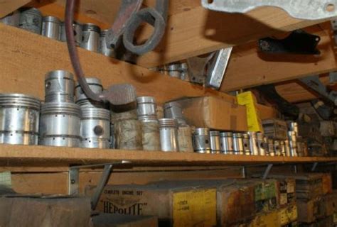 Car Pistons in their Boxes | BRITISH Only Austria Fahrzeughandel GmbH