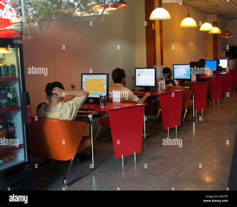 Computer Cafe 的图像结果