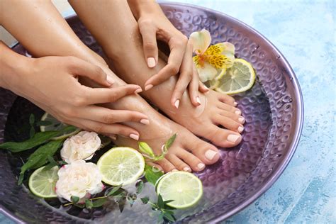 Know The Health Benefits Of Manicure And Pedicure