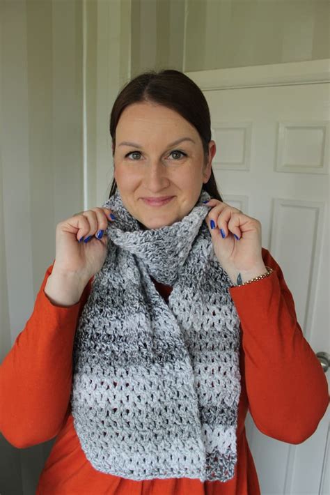 Simple Free Double Crochet V-Stitch Scarf Pattern - Blue Star Crochet