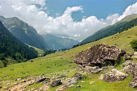 18 Places to Visit in Kashmir in May: Ultimate Kashmir Guide