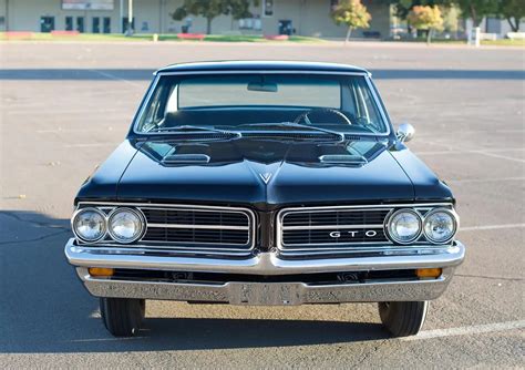 Restored 1964 Pontiac GTO Hardtop Coupe | en.wheelz.me