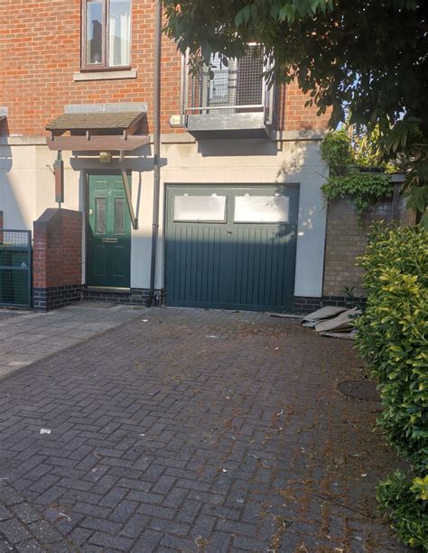 O2 London Car Parking 的图像结果