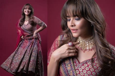 Anchor Anasuya Diwali: అరచేతిలో దీపం పెట్టిన అనసూయ.. యంకరమ్మ ఫోటోలు ...