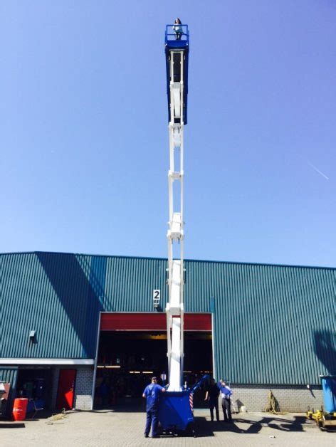 Hollandlift HL-330E14 | Scissor lift Rental | 33 m Scissor lift for rent