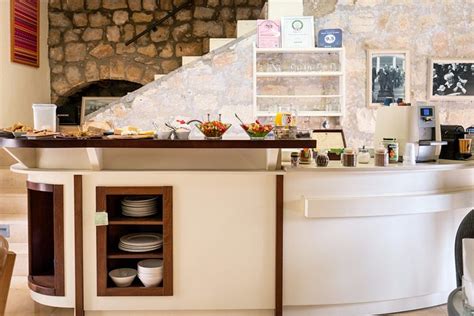 ARTISTS COLONY INN (Safed) - B&B Reviews, Photos, Rate Comparison ...