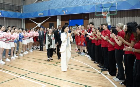 Photos : Peng Liyuan assiste à une activité d'échanges culturels et ...