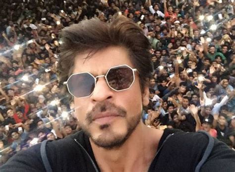 Shah Rukh Khan gets mobbed by fans in China ahead of Zero: चीनी फैंस ने ...