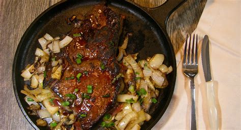 Cast Iron Skillet Sirloin Steak Recipe | Red Meat Lover