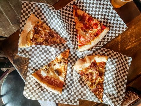 https://mini-adventures.com/wp-content/uploads/2018/11/evel-pie-las-vegas-pizza-4.jpg