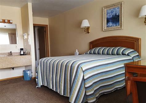 One Queen Bed Standard – Bristlecone Motel, Ely Nevada