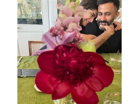 Sonam-Anand play perfect hosts to Sanjay and Maheep Kapoor in London