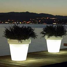 vasi illuminati per esterno l illuminazione per il giardino estivo casa e trend vasi illuminati per esterno l illuminazione per il giardino estivo casa e trend