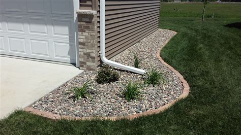 Pin by Lori Harder on Landscape/Yard | Landscaping around house ...