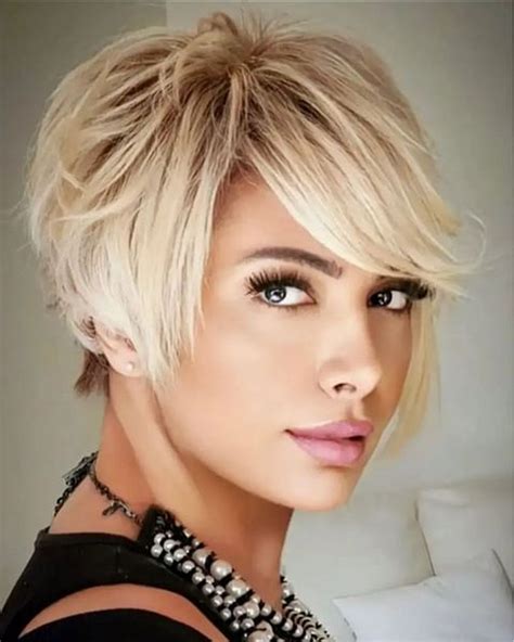 35 Beautiful Short Platinum Blonde Hairstyles to Elevate Your Style ...