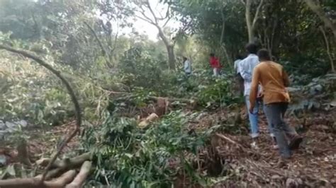 Residents of Badlammida village under Dumuriguda block in Visakhapatnam ...