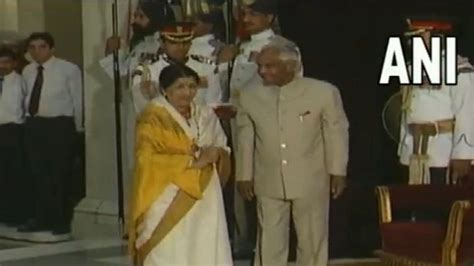 Watch: Legendary singer Lata Mangeshkar being awarded Bharat Ratna in 2001