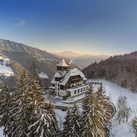 15 Indian Travel Influencers To Spark Wanderlust In You