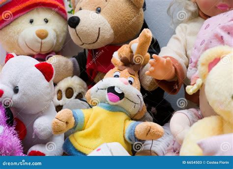 Toys 库存图片. 图片 包括有 婴孩, 毛皮, 微笑, 玩偶, 新出生, 背包, 女孩, 界面, 蓬松 - 6654503
