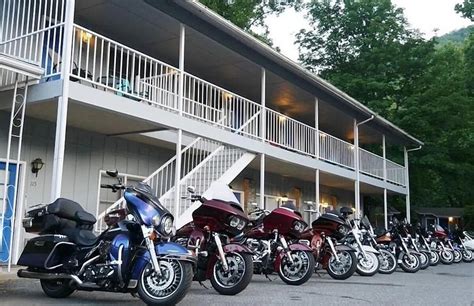 MEADOWLARK MOTEL WITH RESTAURANT & BAR (Maggie Valley) - Hotel Reviews ...