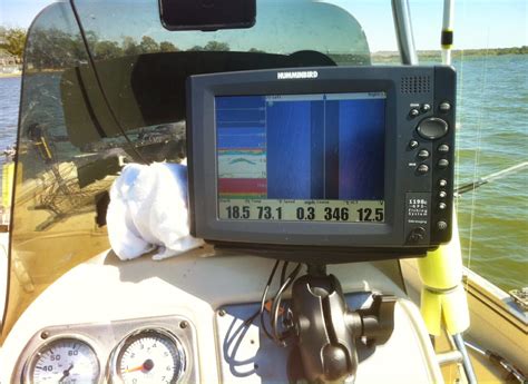 Catfish Using Garmin 4 Fishfinder 的图像结果