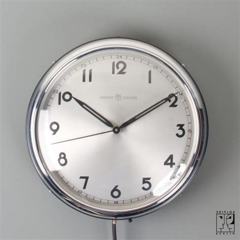 Wall clock in the style of Bauhaus Modernism from the 1930s - ZEITLOS ...