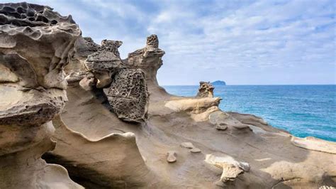 Taiwan’s iconic attraction, Elephant Trunk Rock, collapses, Viet Nam ...