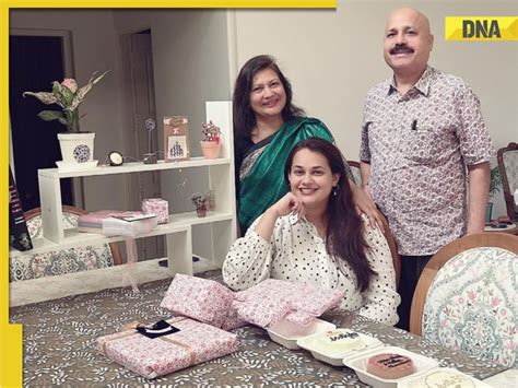 IAS Tina Dabi turns 30, photos of cosy and inclusive birthday bash go ...