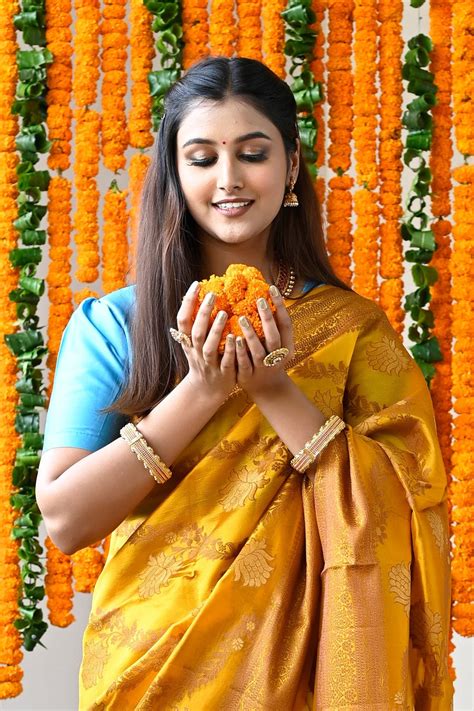 Sarees in Malaysia, Indian Saree Online Shopping in Malaysia – BharatSthali