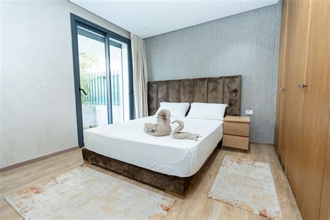 Luxurious townhouse / Safe and garage available - Flats for Rent in ...