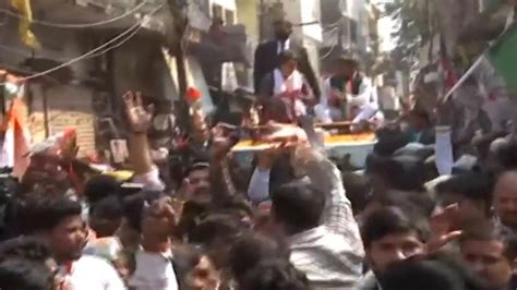 Lucknow: Priyanka Gandhi Vadra campaigns in Chinhat area