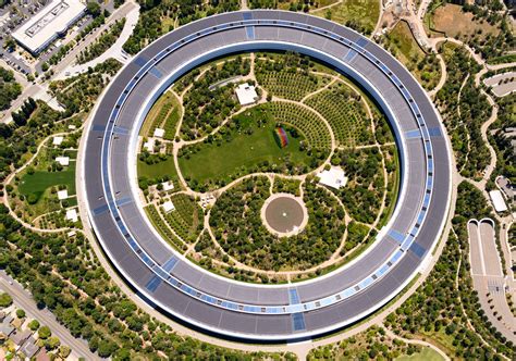 Ultrafinos e dobráveis, novos iPhones da Apple poderão virar laptop | Exame