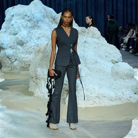 Holzweiler 正式发布 2023 秋冬系列 | Hypebeast