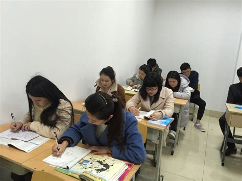 读书学习气氛浓！郑州科技学院学生假期忙“充电” - 河南广播电视台公共频道教育中原
