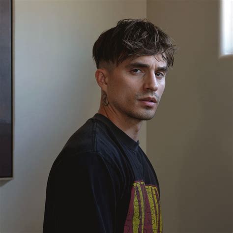 Men’s textured fringe undercut by Dre Drexler | Mens hairstyles, Mens ...