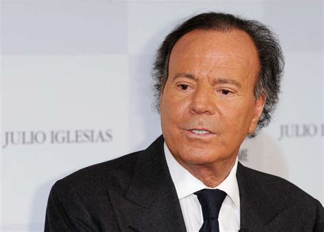 Julio Iglesias se ve obligado a hablar de su verdadero estado de salud