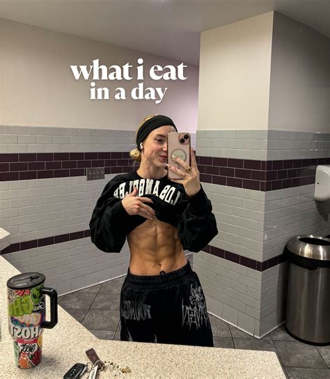 Lexi Lutz | Making every meal I can a sweet treat😋 | Instagram