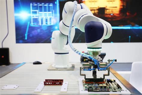 2019中国国际机器人展来了！三分钟让你了解协作机器人新本领-中科新松-新闻中心