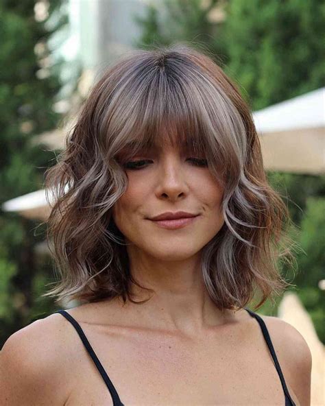 33 Best Medium-Length Haircuts for Women Over 40
