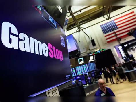 gamestop: GameStop rides on online pivot, videogame demand to beat ...