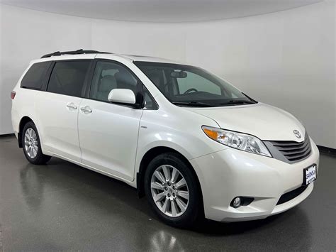 2017 Toyota Sienna XLE (#7739A)