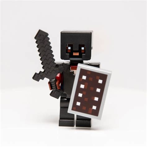 New LEGO Minecraft Minifigure: Netherite Knight (min147) Deep Dark Bat
