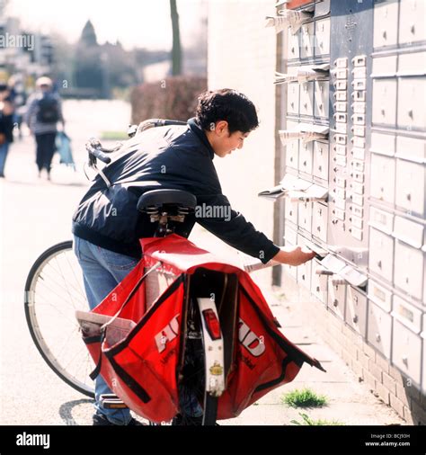 Newspaper delivery boy hi-res stock photography and images - Alamy