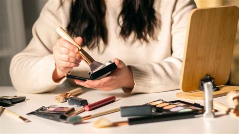Makeup Steps: Step by Step Makeup Tutorial and Pro Tips