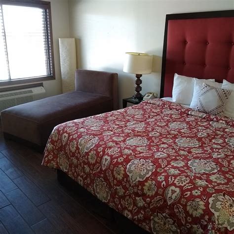 GENEVA WELLS INN (Lake Geneva) - Motel Reviews, Photos, Rate Comparison ...